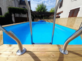 Grande maison familiale avec piscine privée et garage, centre de Saint-Gaultier - FR-1-591-369